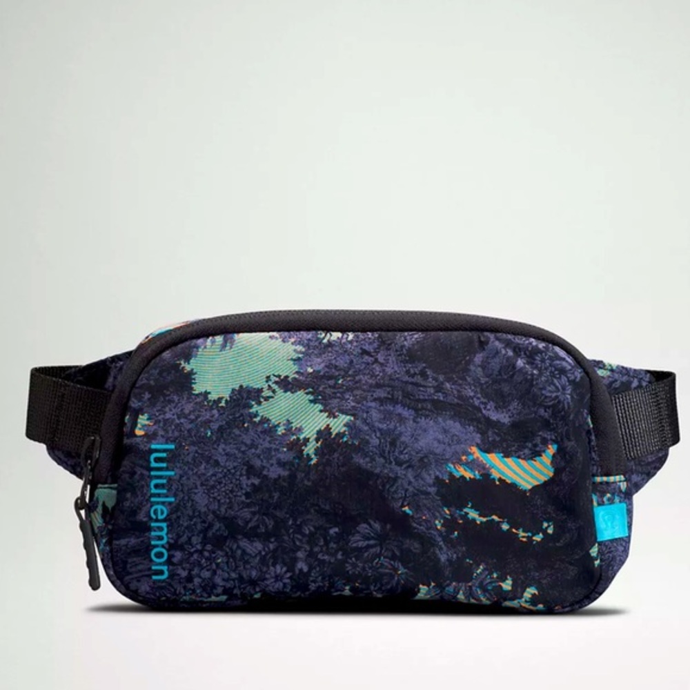 Lululemon Black Mini Belt Bag Crossbody PTPR Blue 
Bag purple sling Bag NWT